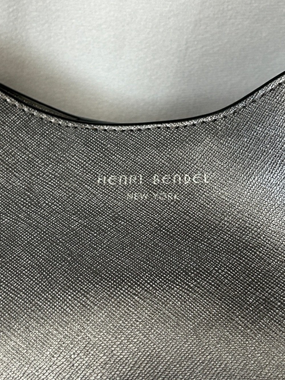Henri Bendel Silver Gray Inner Pockets Detachable Strap Classic Shoulder Bag 🌺🌺 - Picture 4 of 10